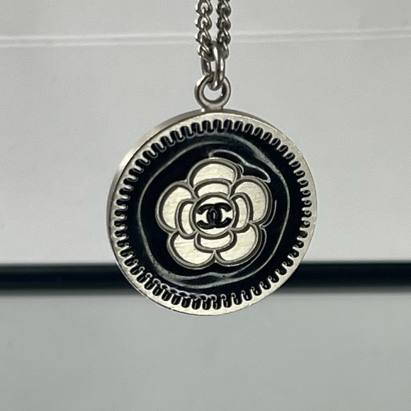Chanel Camellia Necklace With The Box - Picture 7 of 11